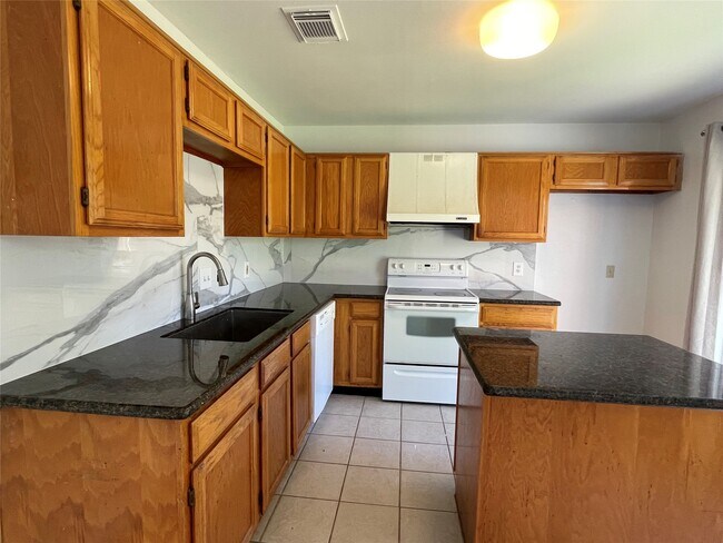 3410 Hillstone Dr in Sugar Land, TX - Building Photo - Building Photo