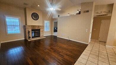 3299 W Stuart Ave in Fresno, CA - Building Photo - Building Photo