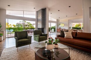 8811 Rising Glen Pl in Los Angeles, CA - Building Photo