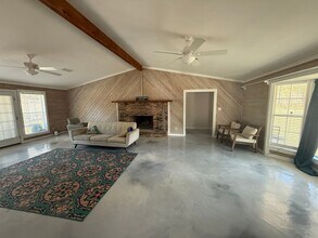 9136 Wakulla Springs Rd in Tallahassee, FL - Building Photo - Building Photo