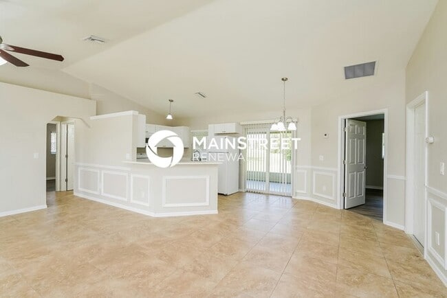 820 SW 11th Pl in Cape Coral, FL - Building Photo - Building Photo
