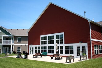 Farmington Gardens (55+ Community) in Farmington, NY - Foto de edificio - Building Photo
