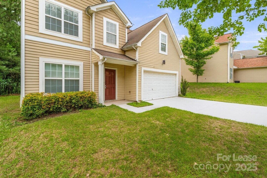 7007 Advocator Ln in Charlotte, NC - Building Photo