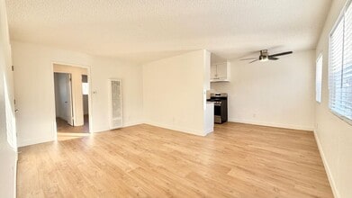 637 W. 79th in Los Angeles, CA - Foto de edificio - Interior Photo