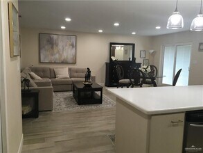 22 Fern Ave W in McAllen, TX - Building Photo - Building Photo