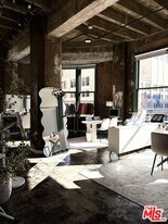 711 S Olive St in Los Angeles, CA - Building Photo