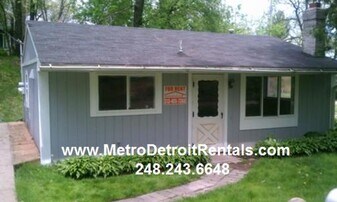 4636 Starmer Dr in Holly, MI - Building Photo