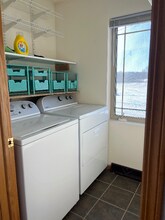 562 Lexington Dr in Oregon, WI - Foto de edificio - Building Photo