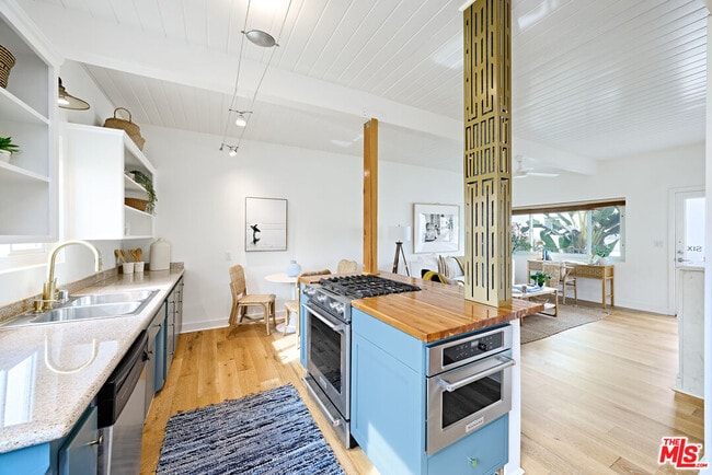 2329 Kansas Ave in Santa Monica, CA - Building Photo - Building Photo
