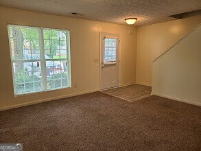 1831 Grove Way in Hampton, GA - Foto de edificio - Building Photo