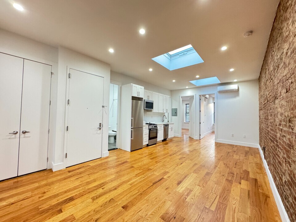 1386 Flatbush Ave in Brooklyn, NY - Building Photo