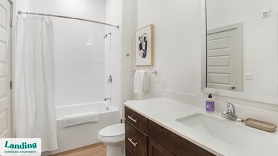 2511 Montopolis Dr in Austin, TX - Building Photo - Building Photo