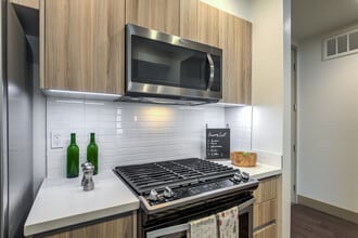 Living at Santa Monica in Santa Monica, CA - Foto de edificio - Building Photo
