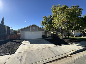 4732 Katrina Pl in Palmdale, CA - Building Photo - Building Photo