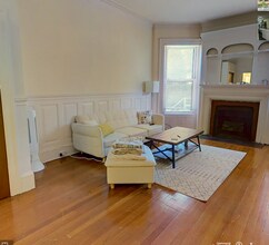 1061 Beacon St in Brookline, MA - Foto de edificio - Building Photo