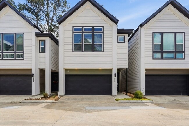 property at 1113 Highland Square Ln