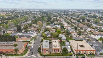 13861 Vanowen St in Los Angeles, CA - Building Photo - Building Photo