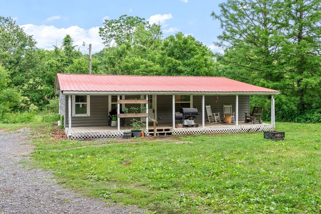 110 Little Fork Rd in Cumberland City, TN - Building Photo