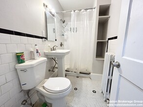 120 Hillside St, Unit 2 in Boston, MA - Building Photo - Building Photo