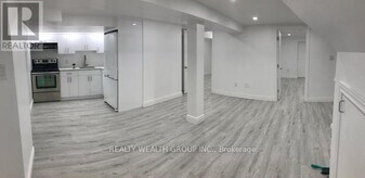 22 Crosland Dr in Toronto, ON - Building Photo