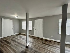 2117 Mitchell Ct in Ft. Myers, FL - Foto de edificio - Building Photo