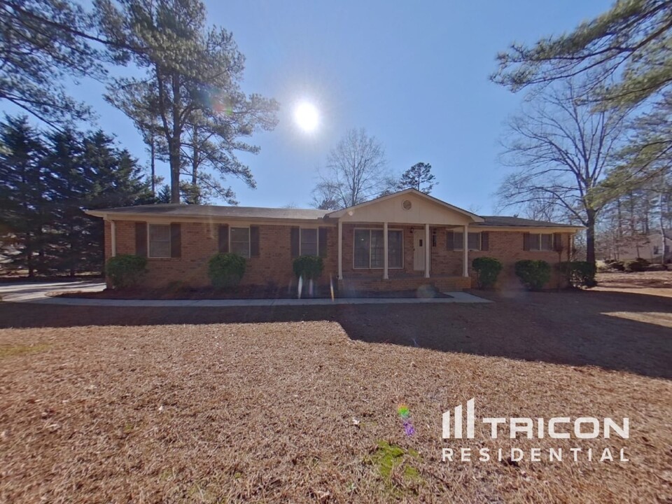 2354 Nowlin Cir in Acworth, GA - Building Photo