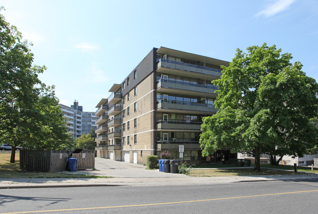 17 Gulliver Rd in Toronto, ON - Building Photo