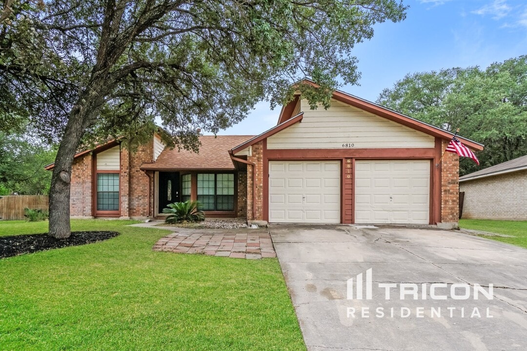 6810 Maple Lk St in San Antonio, TX - Building Photo