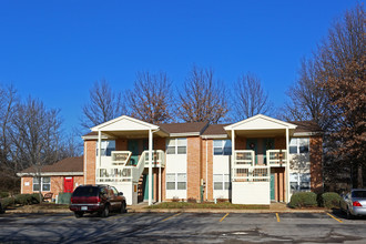 Butler Hill Apartments in Sappington, MO - Foto de edificio - Building Photo