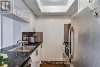 2 Eva Rd in Toronto, ON - Building Photo - Building Photo