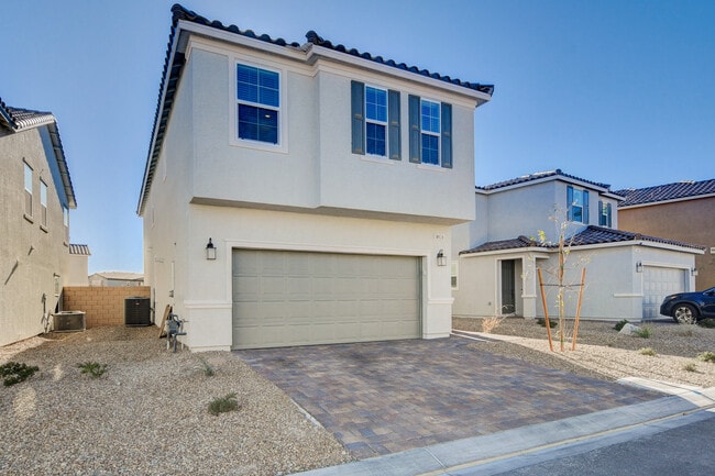 8439 Vacarez Dr in Las Vegas, NV - Building Photo - Building Photo