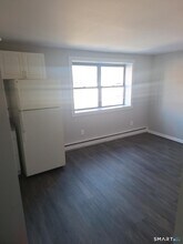 217 Hollister Ave, Unit c6 in Bridgeport, CT - Building Photo - Building Photo