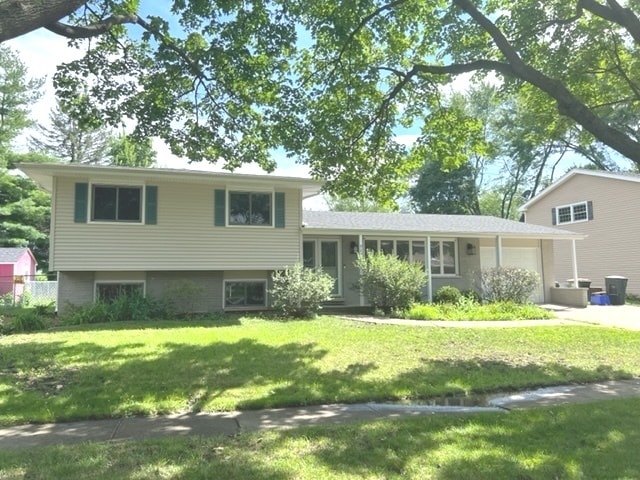 property at 923 Crestfield Ave
