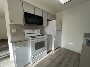 4634 SW Vermont St in Portland, OR - Building Photo - Building Photo