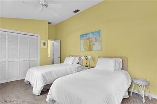 223 11th Ave S in Naples, FL - Building Photo