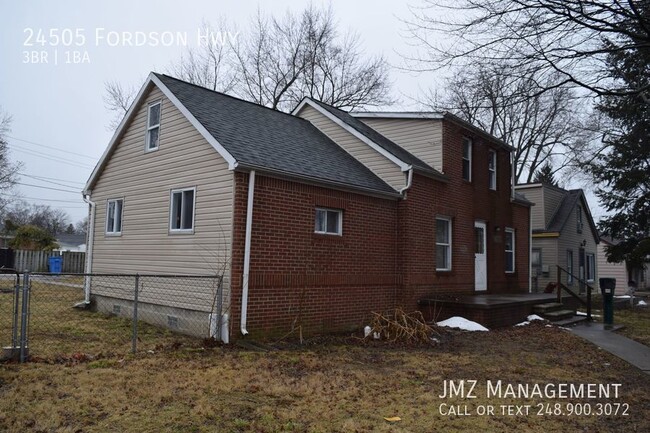 24505 Fordson Hwy in Dearborn Heights, MI - Building Photo - Building Photo