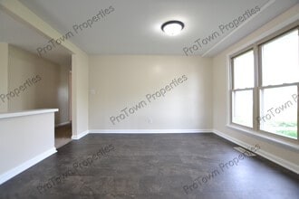 2417 Essington Rd in Joliet, IL - Foto de edificio - Building Photo