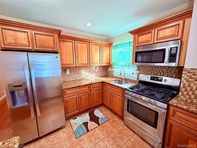 41 Dewitt St in Valley Stream, NY - Building Photo - Building Photo