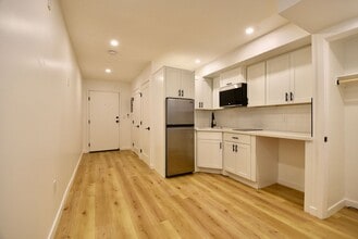 3960 Carpenter Ave in Los Angeles, CA - Building Photo - Building Photo
