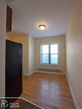 3732 N Pine Grove Ave, Unit 3722-3E in Chicago, IL - Building Photo - Building Photo