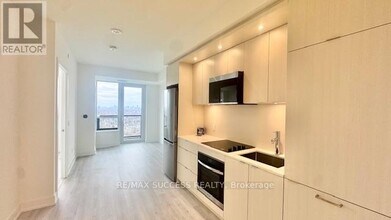 60 Central Park Roadway in Toronto, ON - Building Photo - Building Photo