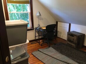 279 S River St Carriage House, Unit Room 1 in Wilkes-Barre, PA - Building Photo - Building Photo