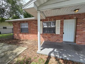 3023 Reiter Dr in Auburndale, FL - Building Photo