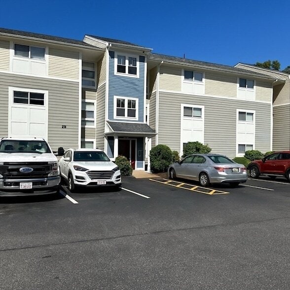 26 Beacon St in Burlington, MA - Foto de edificio - Building Photo