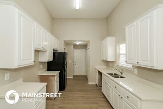 320 Buffington Dr in Union City, GA - Foto de edificio - Building Photo