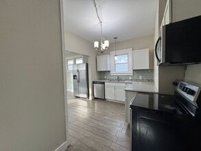 53 Beacon Ave in Ferguson, MO - Building Photo - Building Photo