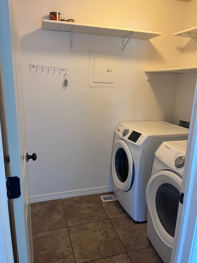 889 Bristle Pine Pl in Millcreek, UT - Building Photo - Building Photo