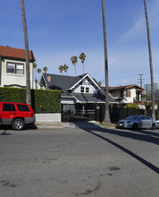 905 S Mariposa Ave in Los Angeles, CA - Building Photo - Building Photo