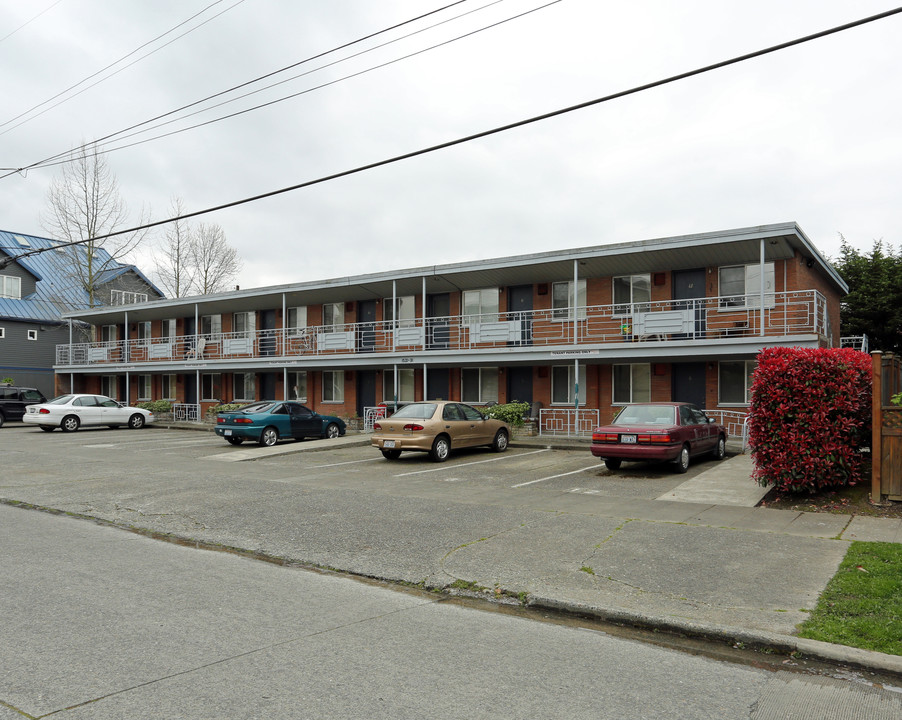 Howard Apartments in Seattle, WA - Building Photo