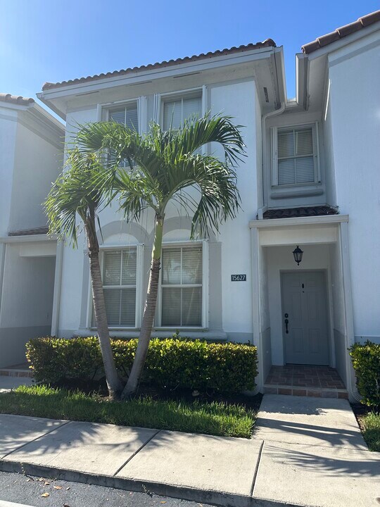 15627 SW 40th St in Miramar, FL - Building Photo